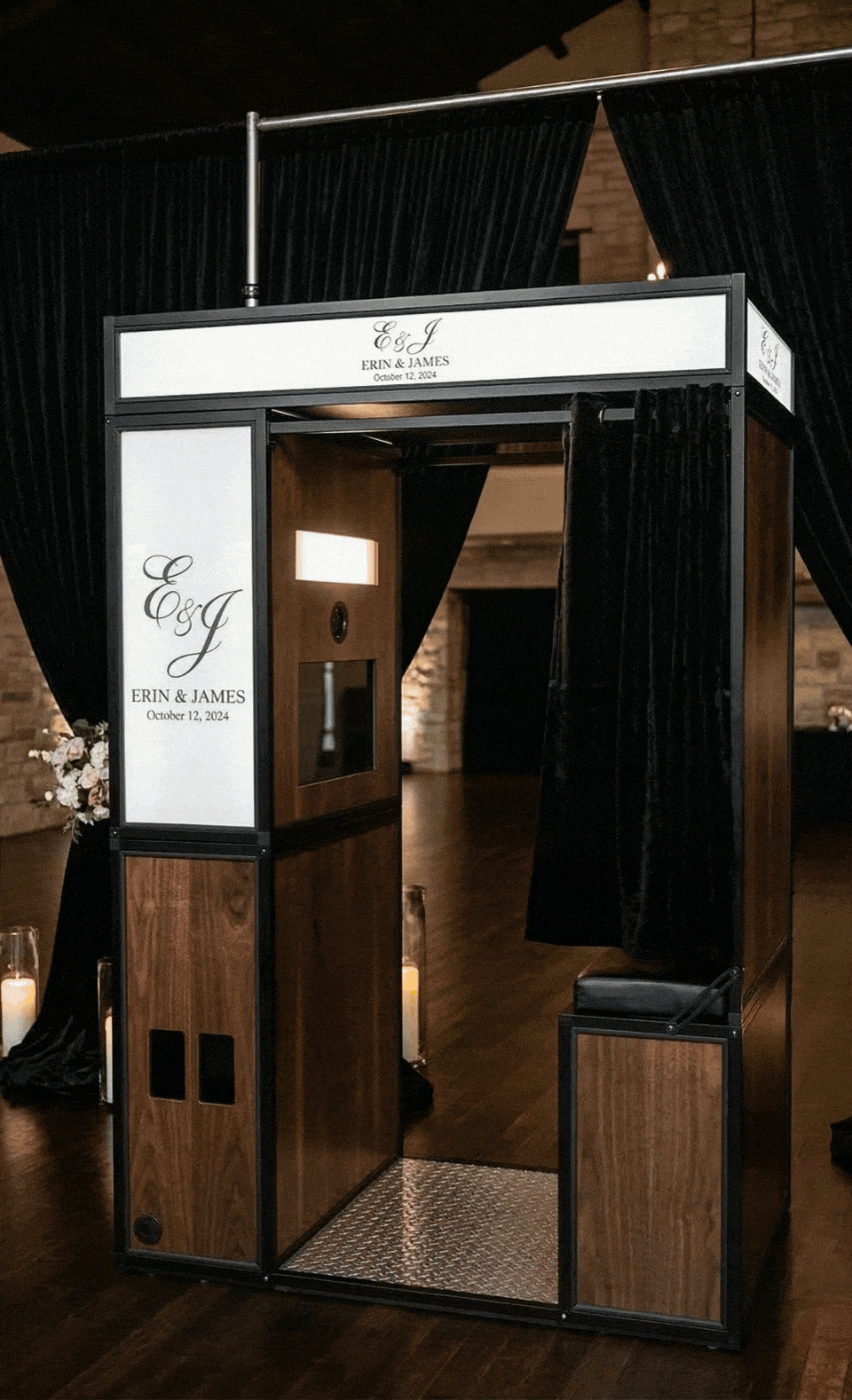 Enclosed_Photo_Booth_Luxe_Boot