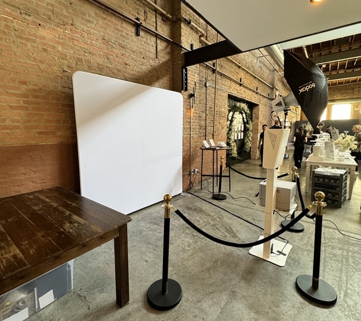 Modern White Booth - Luxe Booth