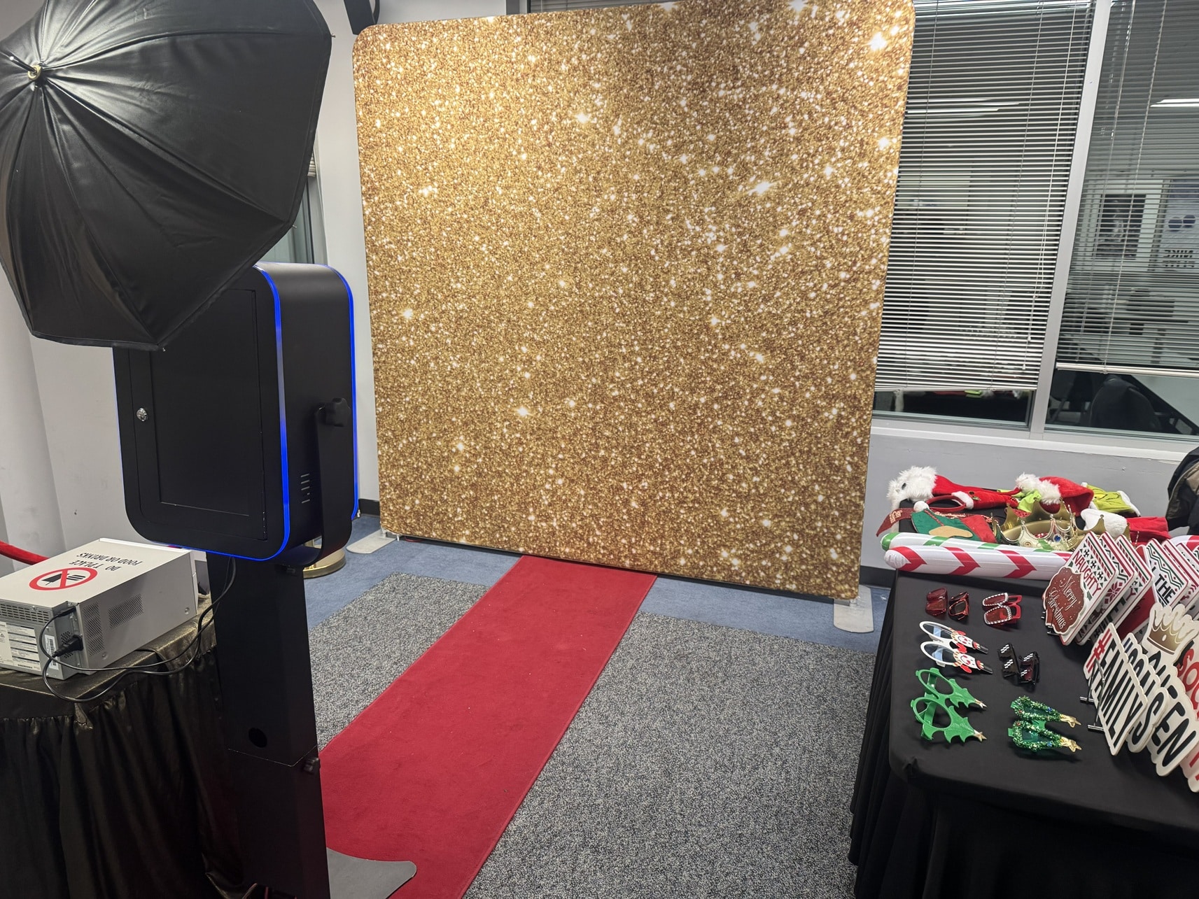 Gold Backdrop Booth - Luxe Booth