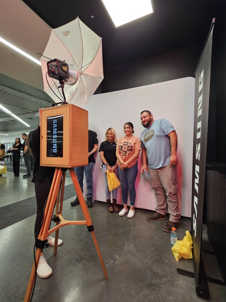 Retro ICON Booth - Luxe Booth