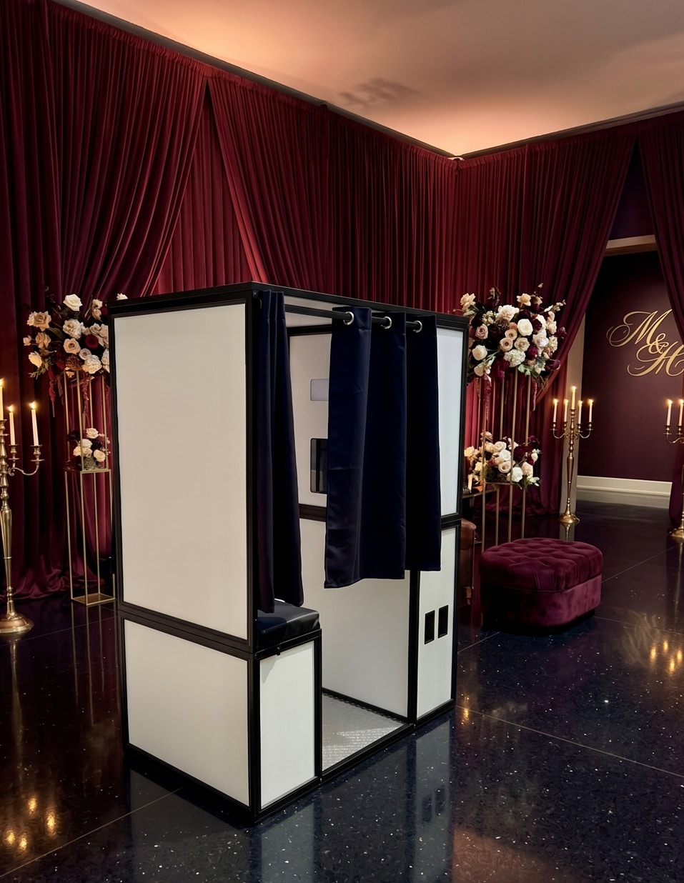 White + Black Frame - Luxe Booth
